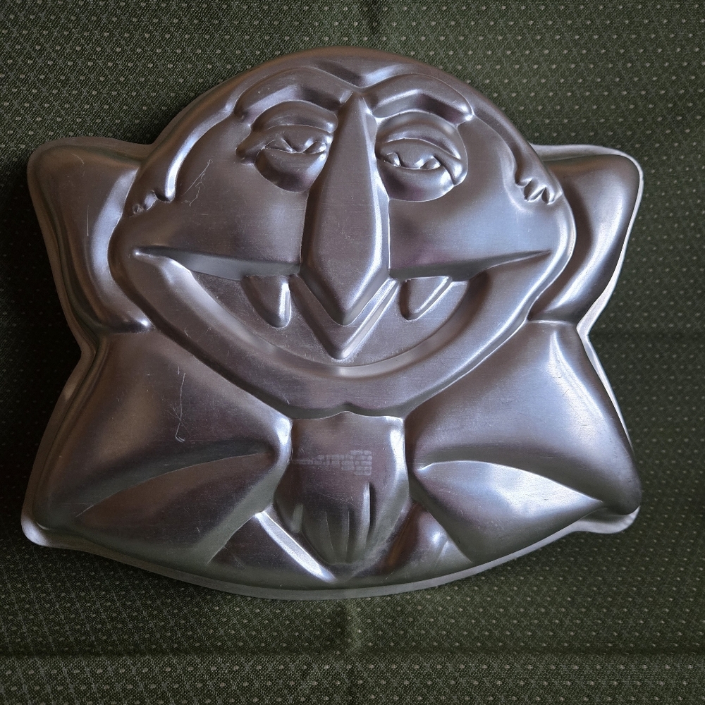 The Count From Sesame Street Cake Pan Vintage 1977